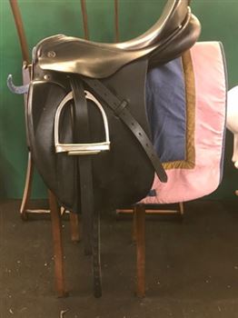 3 dressage saddles, 2 x Kieffer, 1 x Stübben, Leather saddle rack
